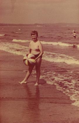 Mieczysław Piotrowski na plaży
