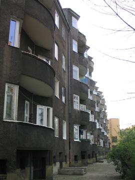 Plac Westerplatte, Walecznych podwórko