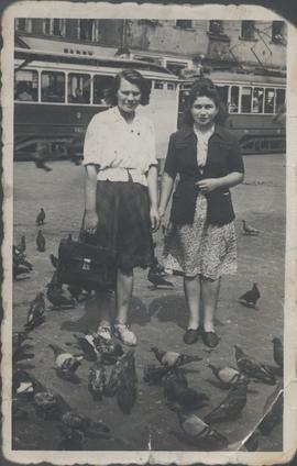 Portret dwóch kobiet we Wrocławiu